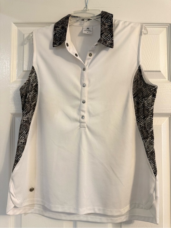 Daily Sports Tops - Women’s Daily Sports Sleeveless Collared Shirt – White w/ Snake Print Trim